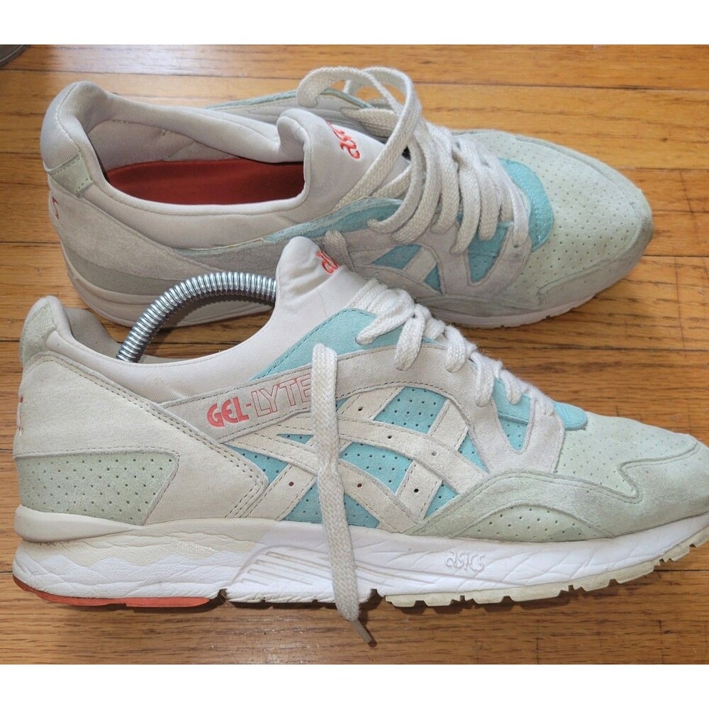 mens Size 10 - ASICS Gel Lyte V Light Green blue suede running walking comfy